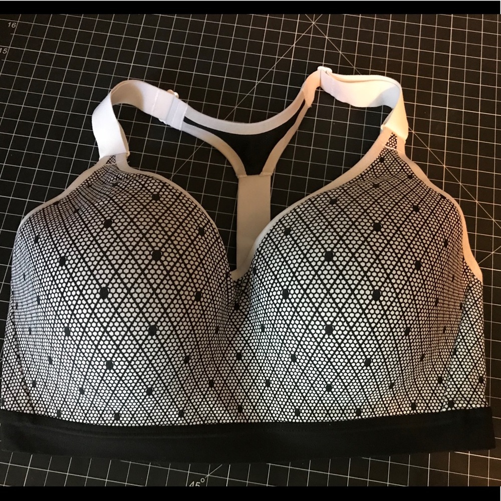 32DD Victoria Secret Incredible Sports Bra